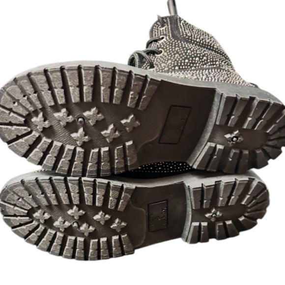 Rock & Candy Studded Rhinestone Boots Beautifully Designed Size 7 New - Picture 4 of 4